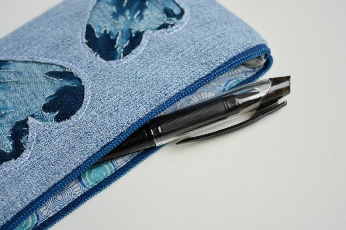Learn how to make upcycled denim pencil cases. The tutorial demonstrates Shibori dye techniques to dye the fabric hearts #DIYPencilcases #pencilcasepattern