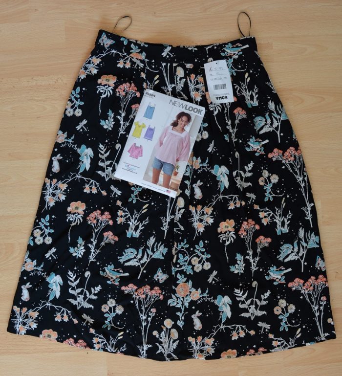 skirt with pattern for the top New Look K6284