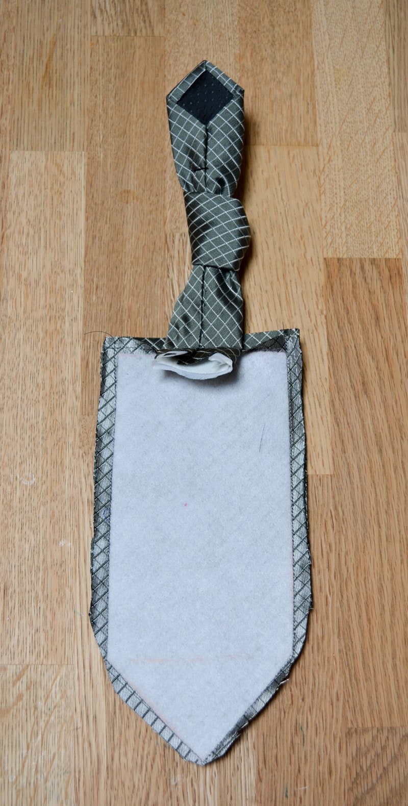 phone holder tie piecing together