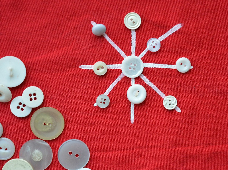 button-snowflakes-table-runner-tutorial-on-the-blog
