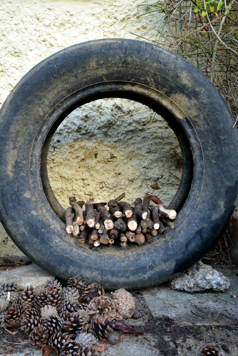 recycled-tyre-bug-hotel-diy-tutorial