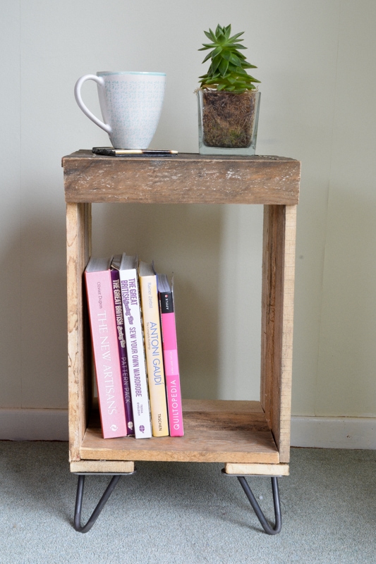 DIY Tutorial Pallet bedside table _ VickyMyersCreations