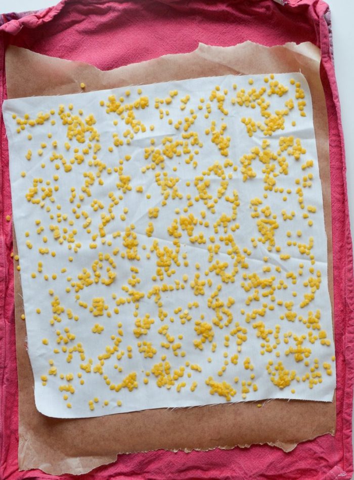 Scatter beeswax to make your own reusable sandwich bags