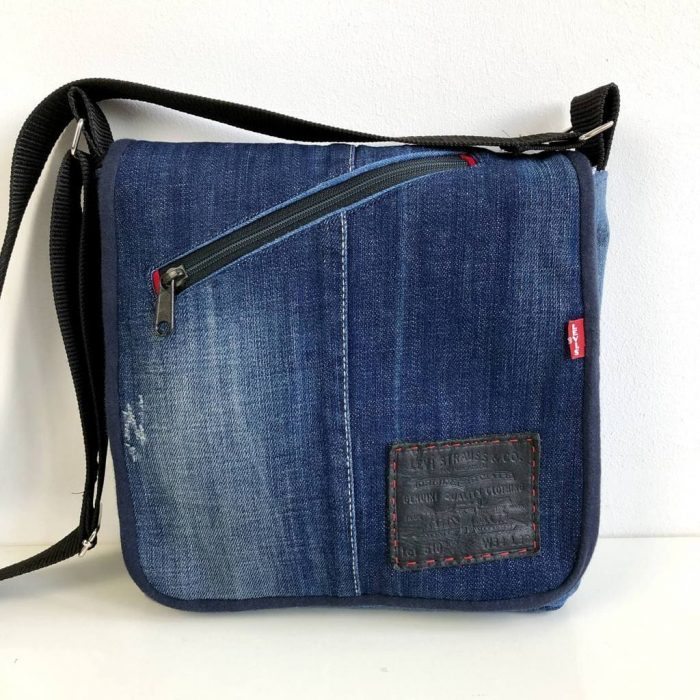 Sew a professional bag with this free messenger bag pattern