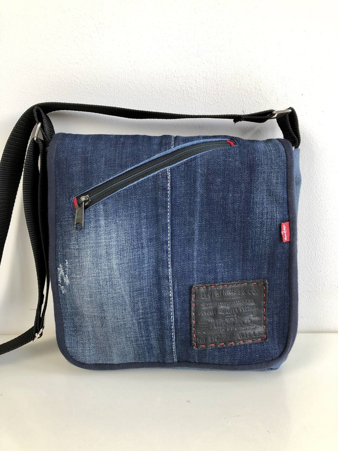 Sew a professional bag with this free messenger bag pattern ...