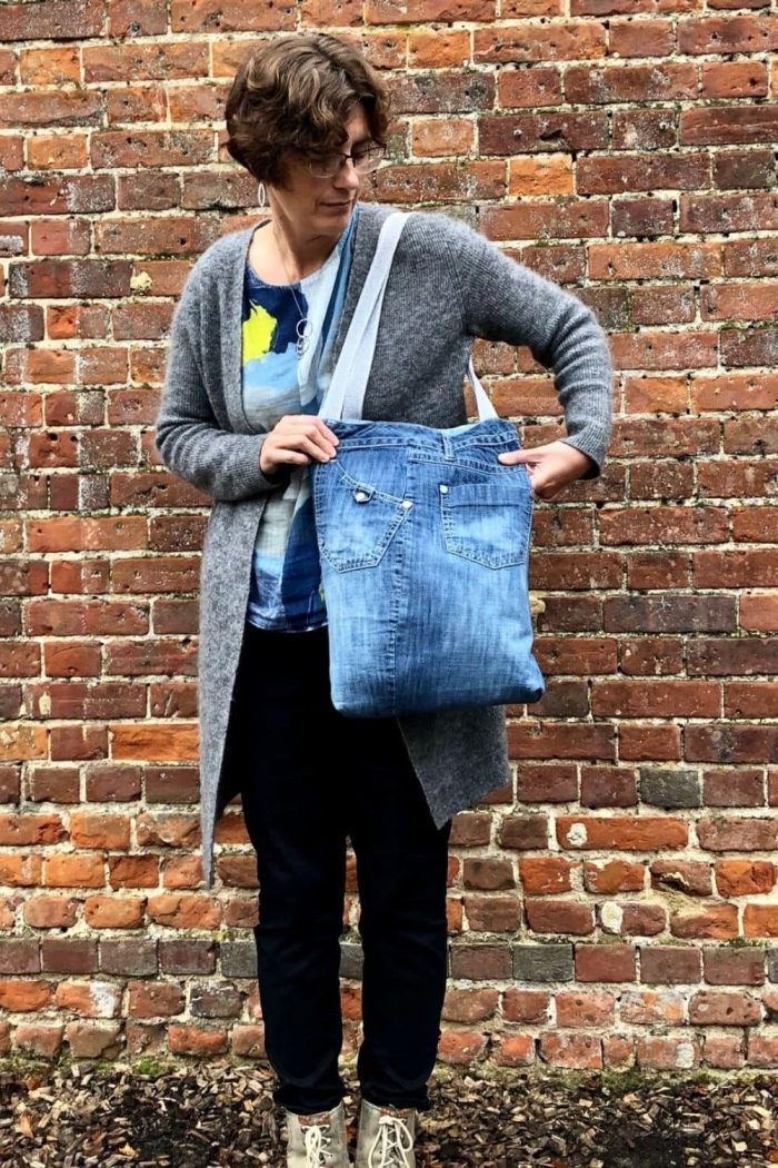 Learn how to make a denim bag from jeans. A quick and easy recycled denim bags pattern with video. 