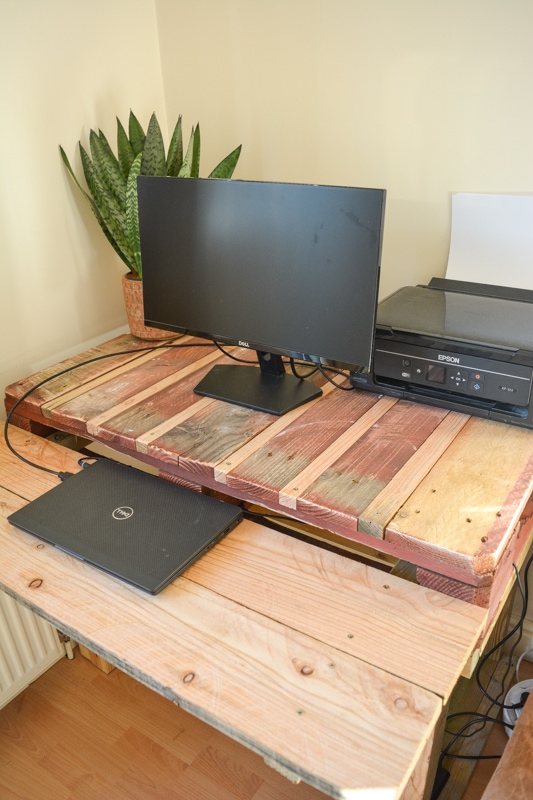 Do you have a pallet to hand? A couple of spare hours? how to make a desk from pallets